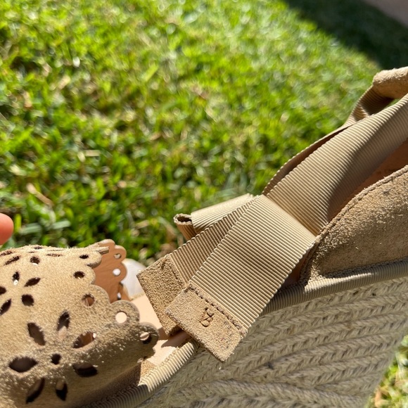 Veronica Beard Soleil Lace-Up Suede Espadrille
Sandals, size 6.5 women - Picture 12 of 14